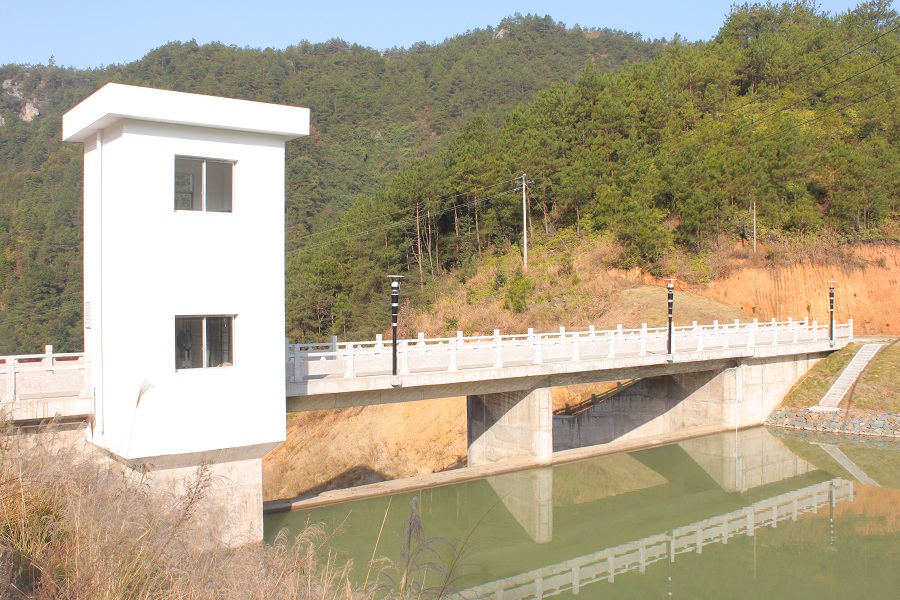 赣州市中心城区峰山应急水源副坝上游面 - 内容.jpg