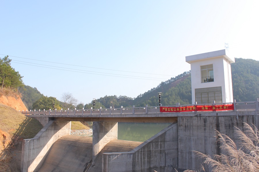 赣州市峰山应急水源副坝下游面1 - 副本.jpg