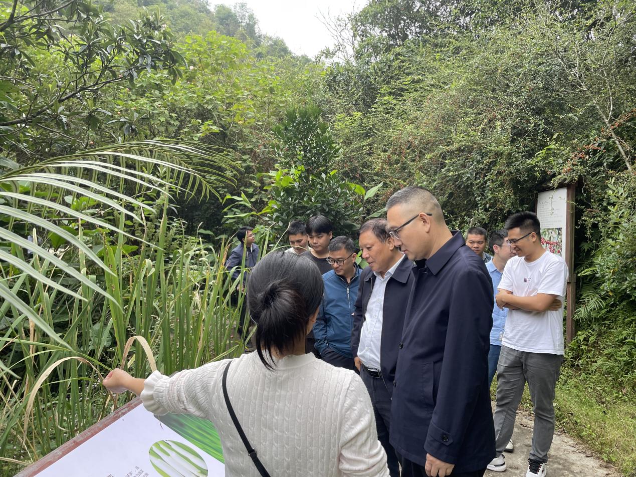 崇义县君子谷水土保持科技示范园现场指导.jpg